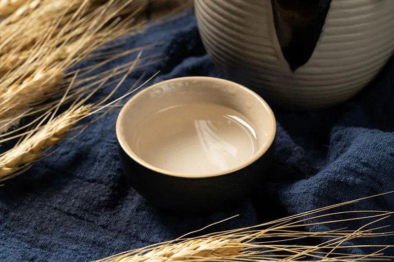 網(wǎng)上99元一箱6瓶醬香白酒是真的嗎？